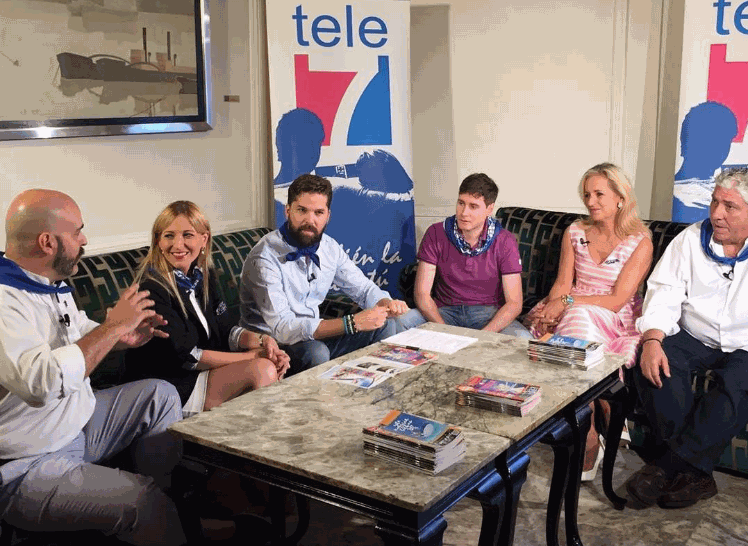 Escenario de Tele7 en el que participan Ander Aldekoa, Borja Elorza y otros